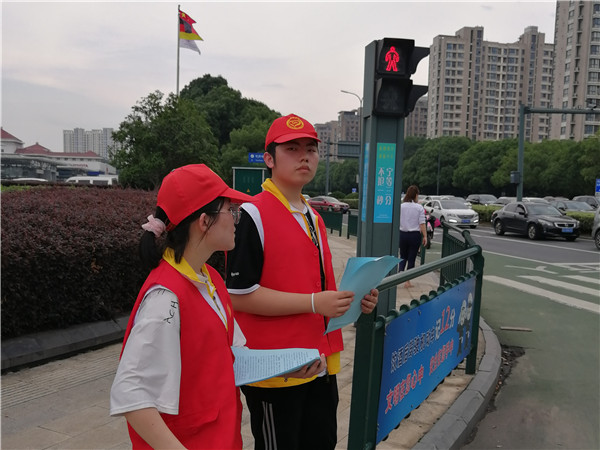 我校志愿者分组分发倡议书.jpg