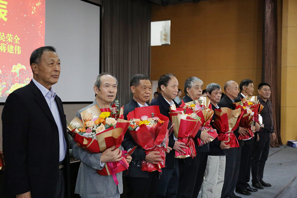 七十寿辰合影.jpg
