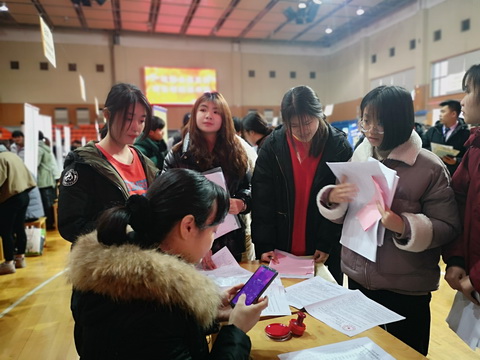 08活动现场签约.jpg