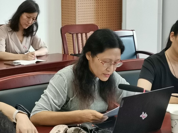 2 牟艳主任做专题分享.jpg