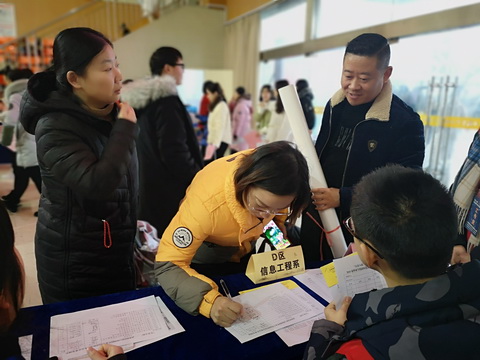 02参会企业签到.jpg