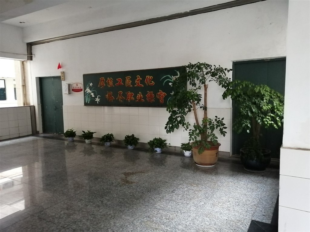 11-1辅楼二楼整洁优美.jpg