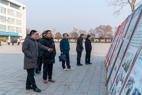2  参观校园_副本.jpg