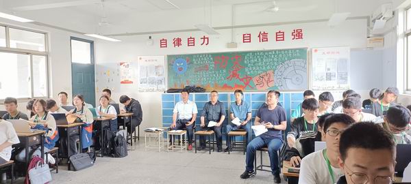 08、信息学院随堂听课.jpg
