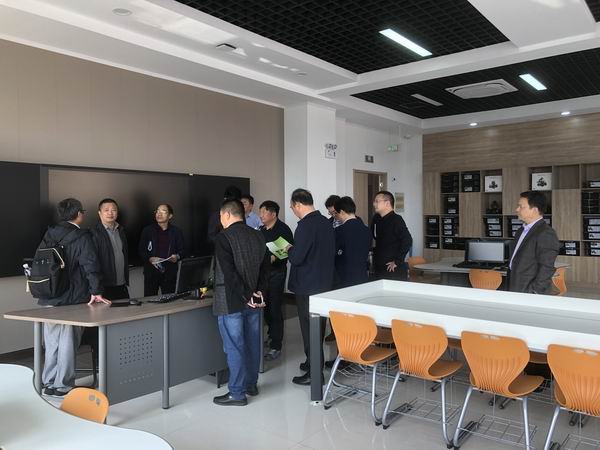 8、参观太湖湾中小学生劳动实践教育基地.jpg