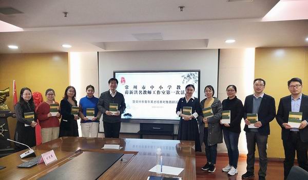6、工作室成员合影.jpg