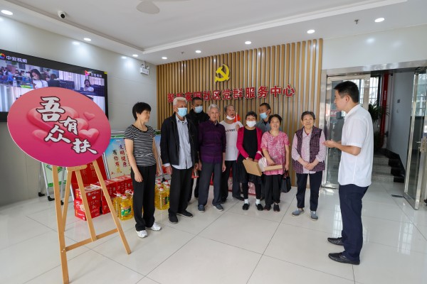 2、西湖街道行政审批局何主任讲话_副本.jpg