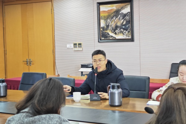 3王益群副院长介绍了家长夜校的实施情况.jpg