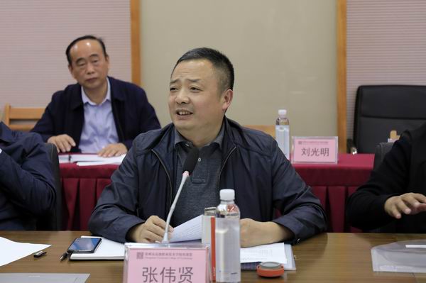 5、我校校长张伟贤交流发言.JPG