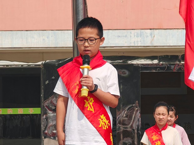 护旗手李宗喜.jpg
