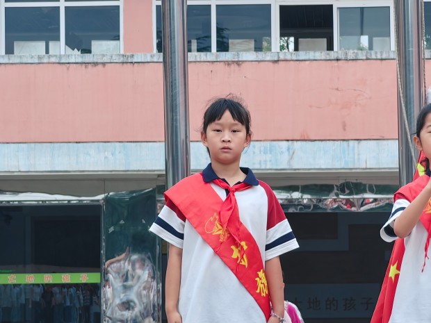护旗手段语馨.jpg