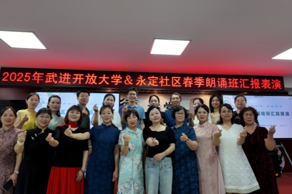 4表演合影.jpg