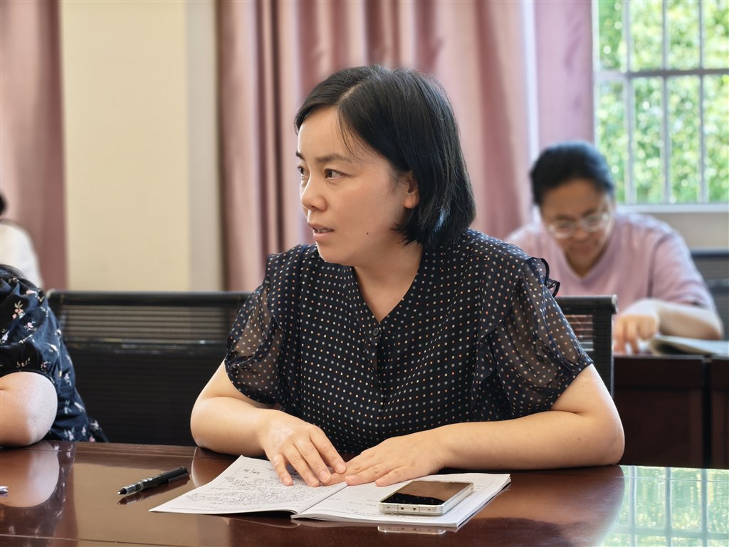 言校讲话.jpg