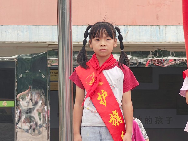 护旗手周宜禾.jpg