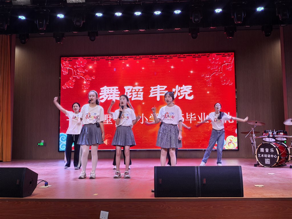 睫毛弯弯.jpg