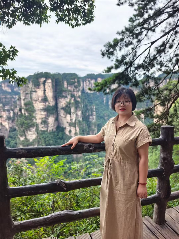 张荔荔.jpg 张荔荔.jpg