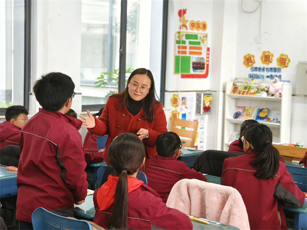 朱灿.jpg 朱灿.jpg