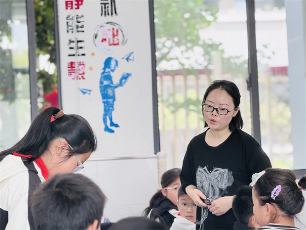 谭维维.png 谭维维.png