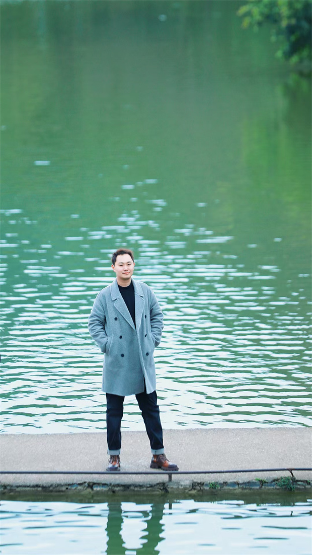 高昕成.jpg 高昕成.jpg