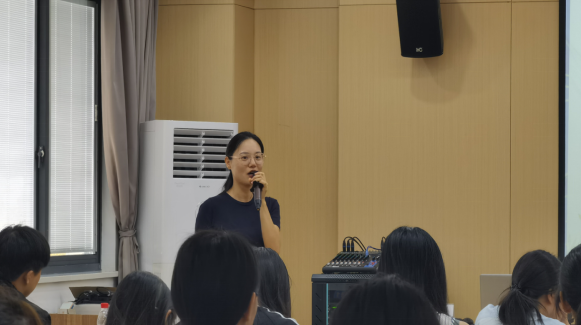 2025新教师入培训新闻报道987.png
