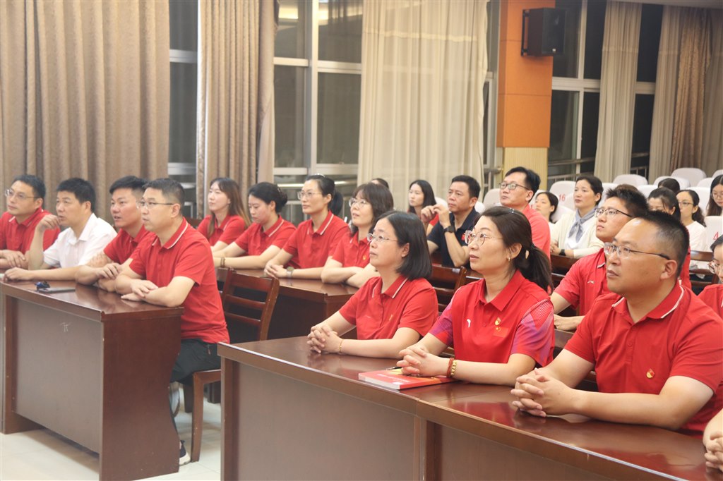 教师1.JPG 教师1.JPG