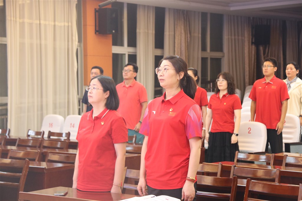 唱国歌.JPG 唱国歌.JPG