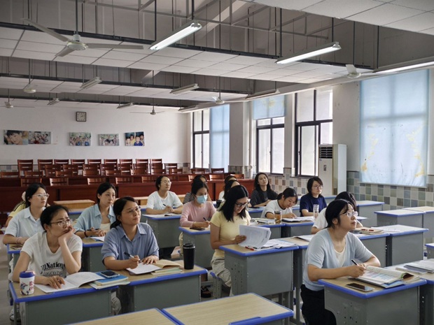 封面.jpeg 封面.jpeg