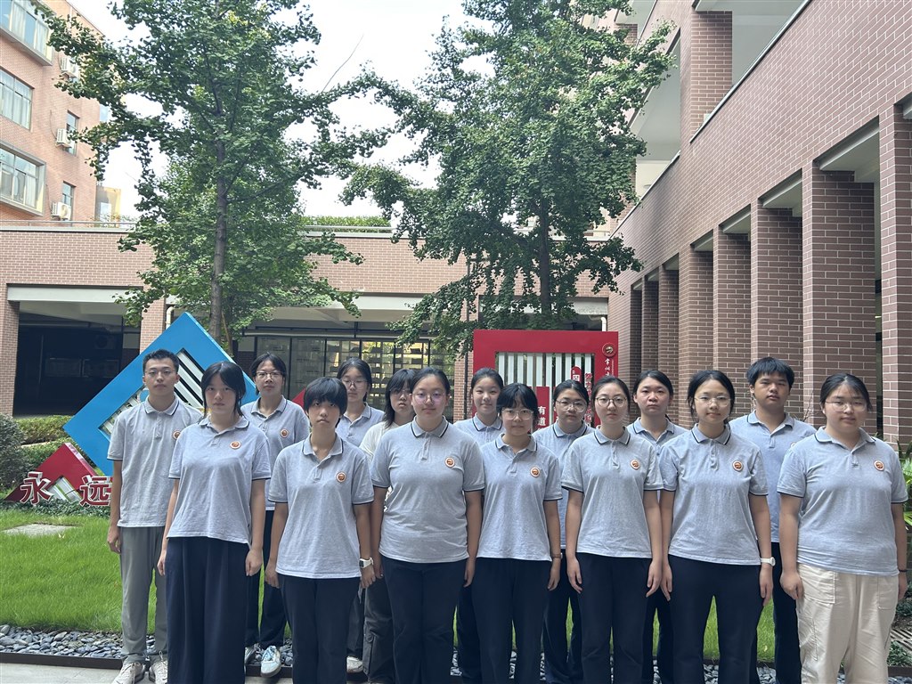 高一合影.jpg