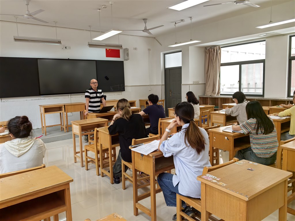 评课1.JPG 评课1.JPG