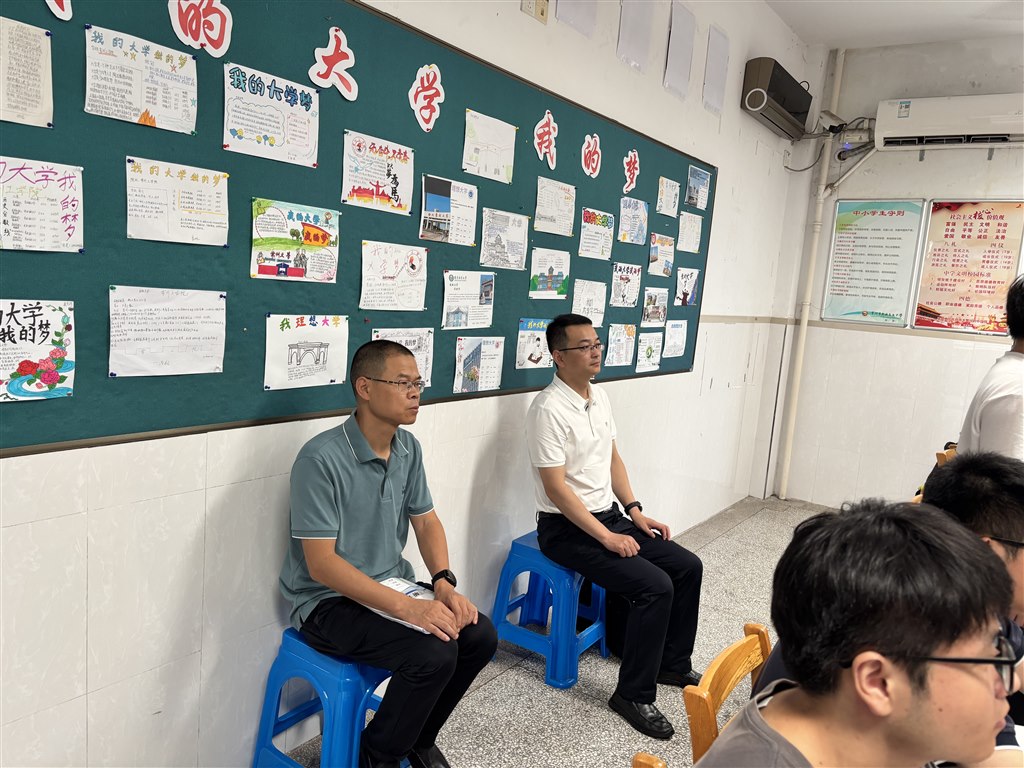 听课2.JPG 听课2.JPG