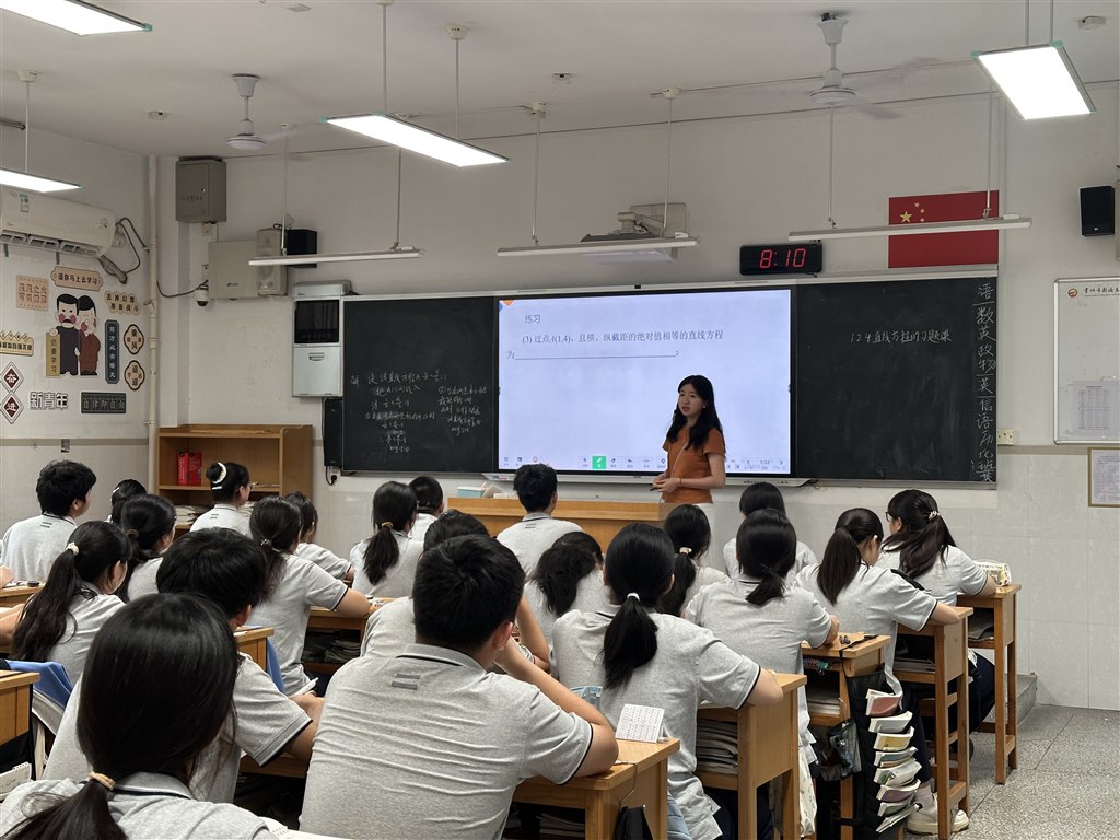 上课1.JPG 上课1.JPG