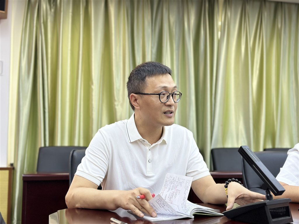 会议2-2.JPG 会议2-2.JPG