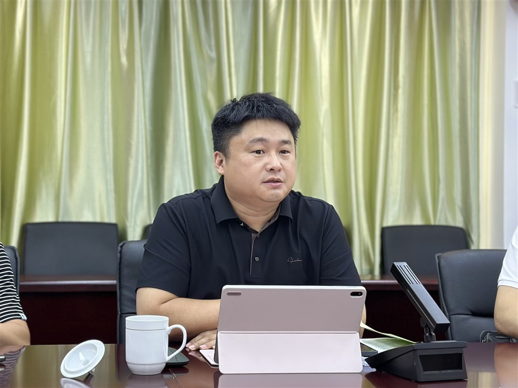 会议2-1.JPG 会议2-1.JPG