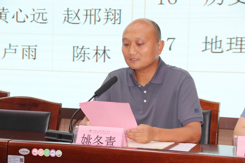 姚宣读新结对师徒_副本.jpg 姚宣读新结对师徒_副本.jpg