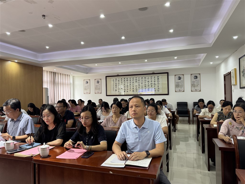 教师1.jpg 教师1.jpg