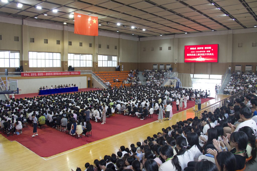 8开学典礼全场.jpg