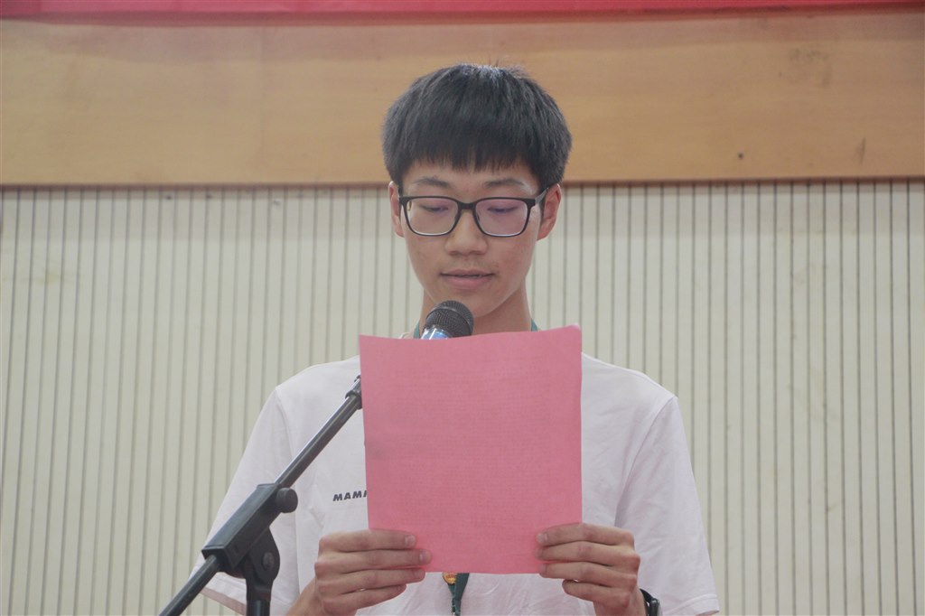 2高梓轩同学讲话.JPG