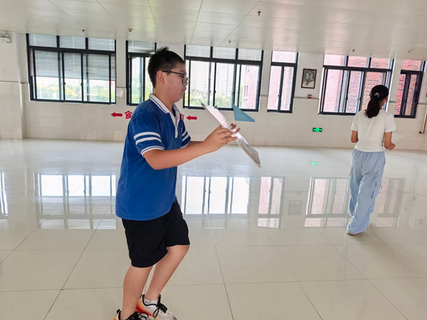 纸飞机_副本.jpg 纸飞机_副本.jpg