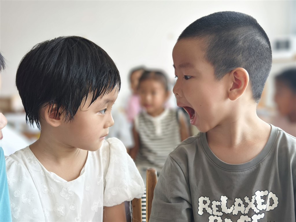 观察牙齿.jpg