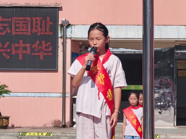 护旗手辛姝畅.jpg