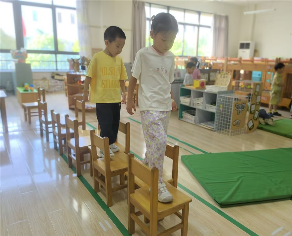 桌椅1.jpg