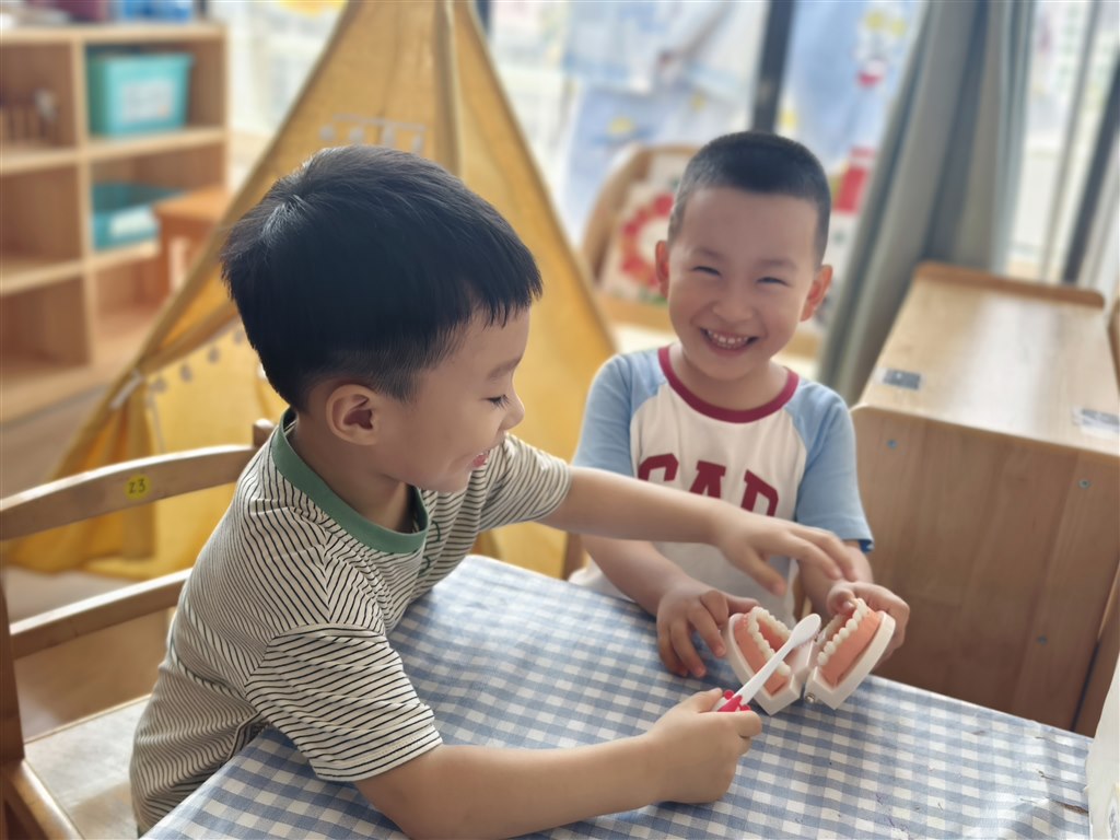 我来刷牙.jpg