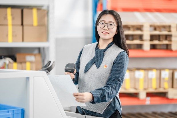 李胜男.jpg 李胜男.jpg