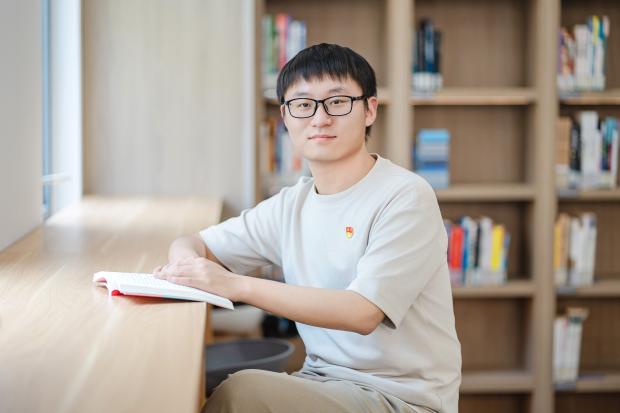 李杨(1).jpg 李杨(1).jpg