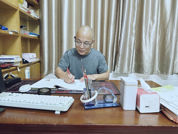 祁建军.jpg 祁建军.jpg