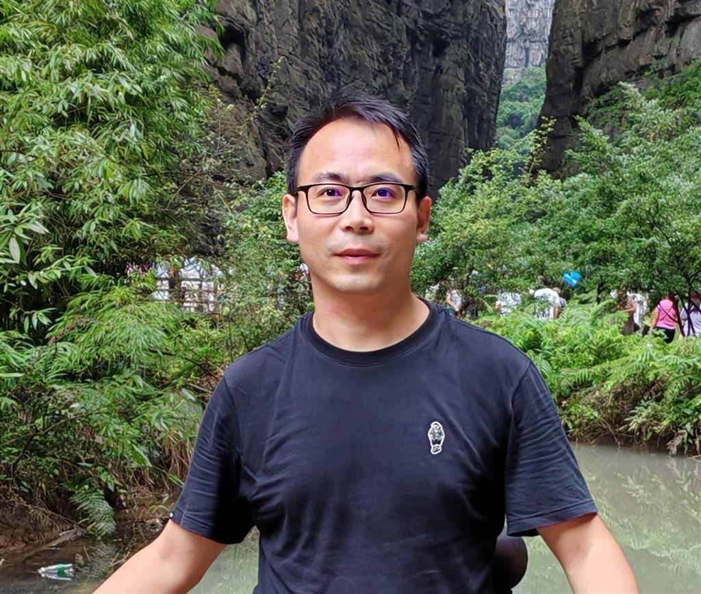 邹荣昌.jpg 邹荣昌.jpg