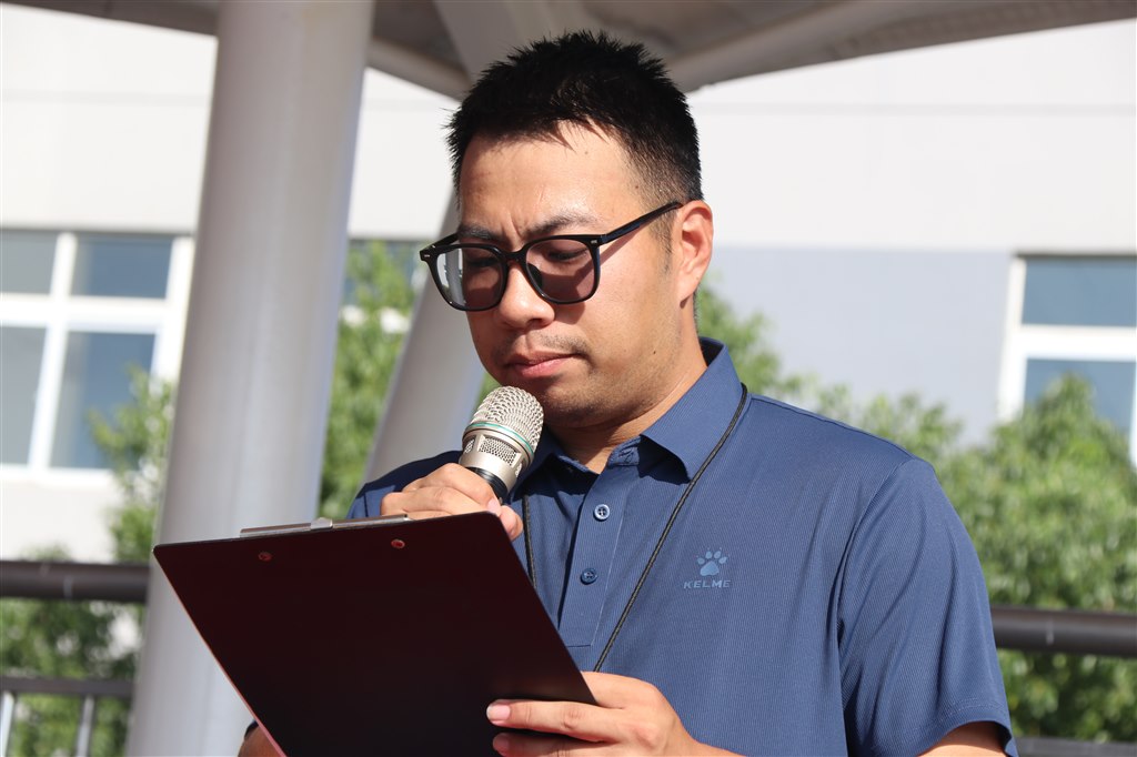 颁奖宣读.JPG 颁奖宣读.JPG