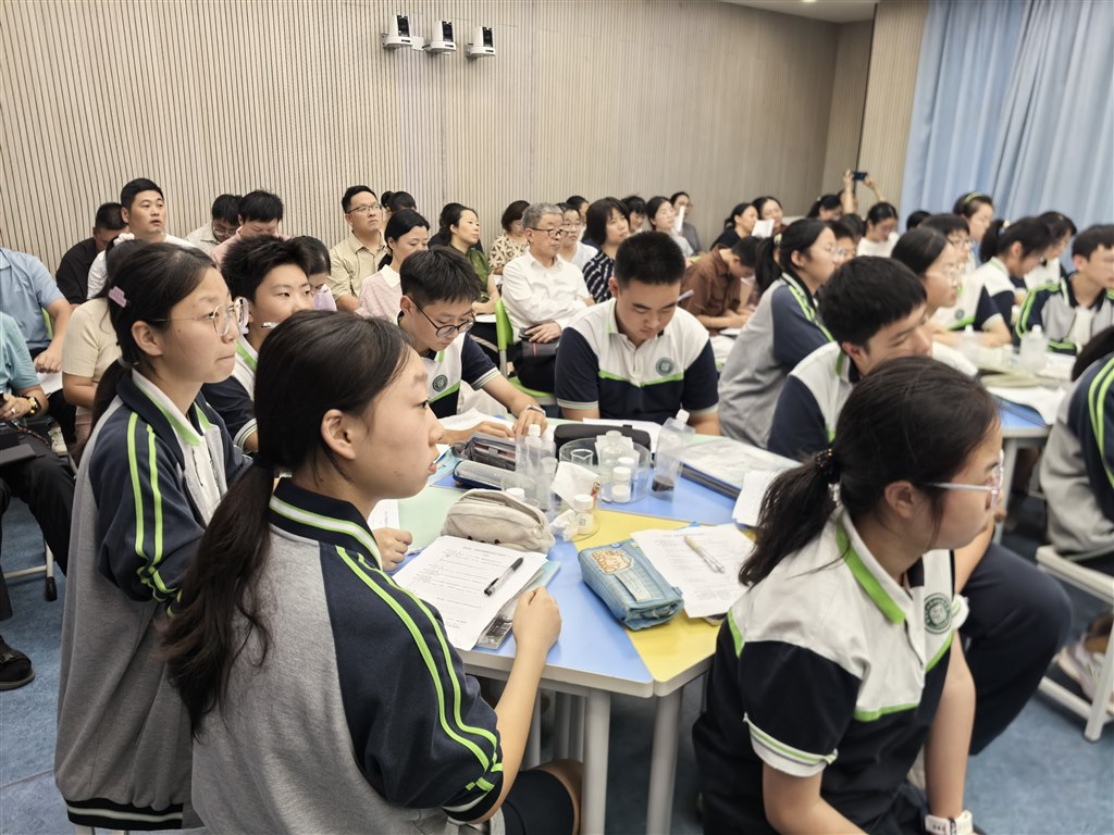 11 李军上课3.jpg
