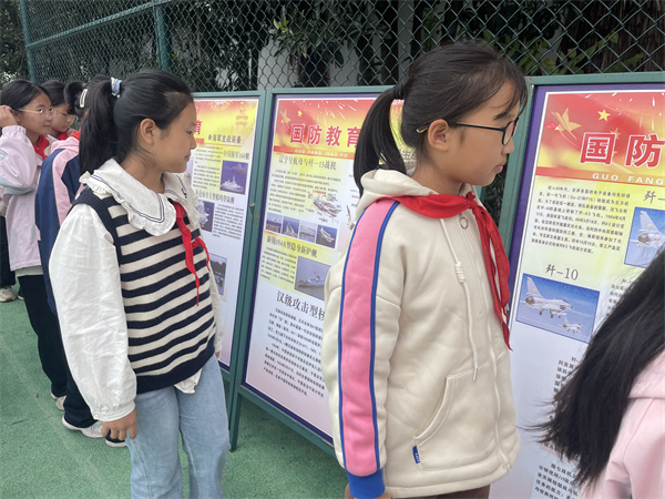 展板高年级1.jpg