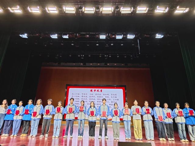 进步之星2_副本.jpg 进步之星2_副本.jpg